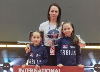 Vršački Acro Dance Super Star na podijumu sa svetskim šampionima