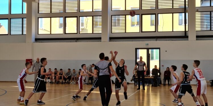 Bogosavljević i Simić utakmicom mladih košarkaša otvorili novu sportsku salu u Beloj Crkvi