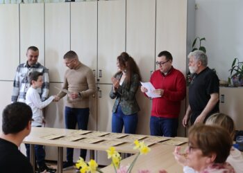 Diplome sa šahovskih takmičenja uručene učenicima osnovnih škola