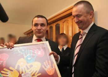 Pajtić postavio Egića na čelo Dečjeg sela: Bivši predsednik Demokratske stranke i dalje ćuti o hapšenju njegovog saradnika zbog silovanja