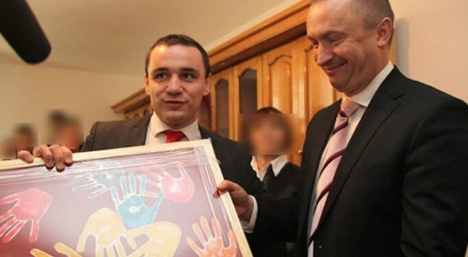 Pajtić postavio Egića na čelo Dečjeg sela: Bivši predsednik Demokratske stranke i dalje ćuti o hapšenju njegovog saradnika zbog silovanja