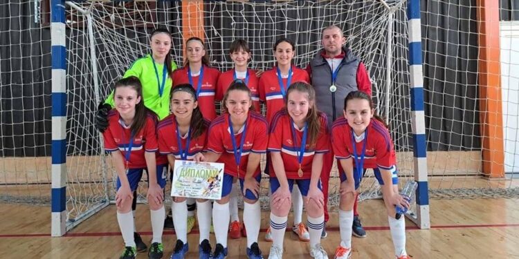 Devojčice OŠ Dositej Obradović izborile plasman na međuokružno takmičenje u futsalu