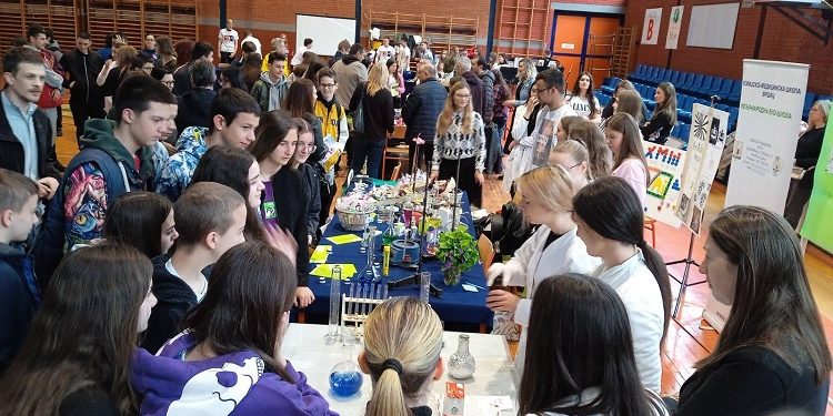 Vršačke srednje škole na Sajmu obrazovanja predstavile 23 profila za oko 500 učenika