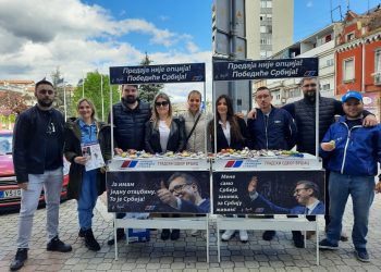 Omladina SNS Vršac sugrađanima čestitala Vaskrs