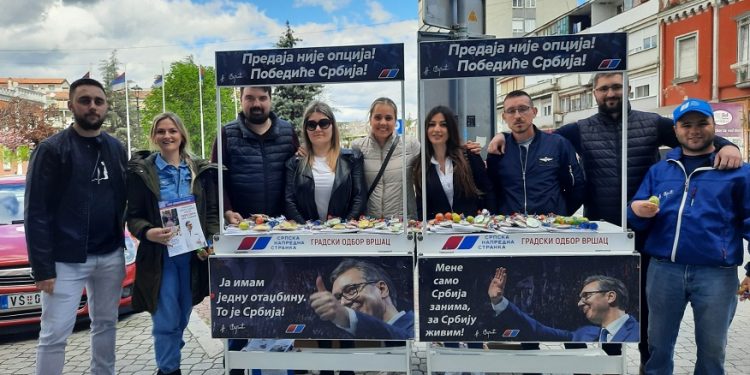 Omladina SNS Vršac sugrađanima čestitala Vaskrs