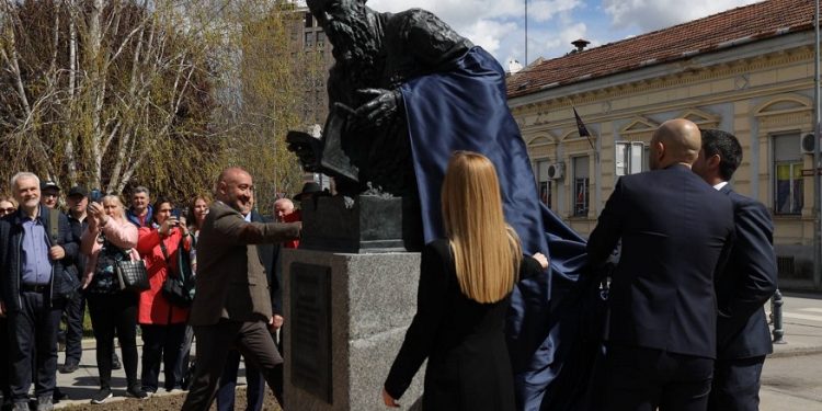 Otkrivena bista Nikite Tolstoja: Naklon Vršca i Rusije Vrščaninu