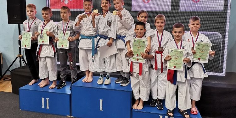 Karatisti iz Plandišta osvojili 5 medalja na „Zlatnom pojasu“ Čačka