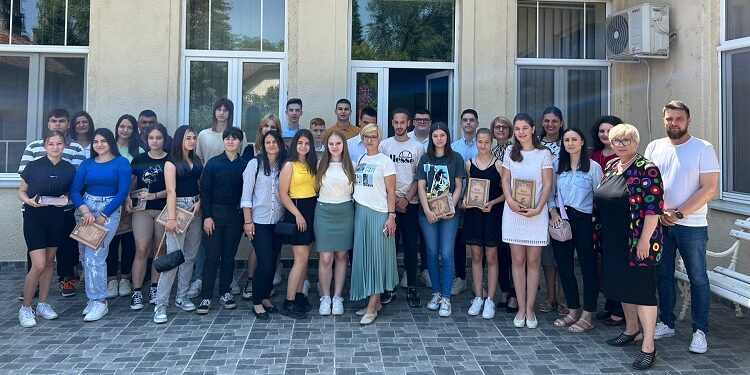 Nagrađeni najbolji učenici završnih razreda u opštini Alibunar