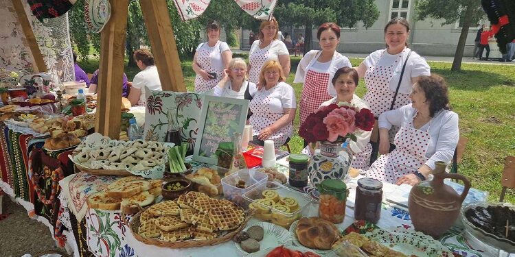Domaćice iz 36 udruženja danas u Izbištu pripremale banatske specijalitete