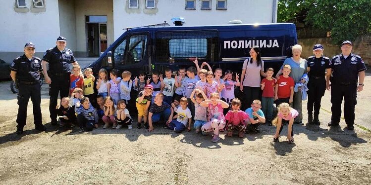 Policajci u Beloj Crkvi ugostili najmlađe sugrađane