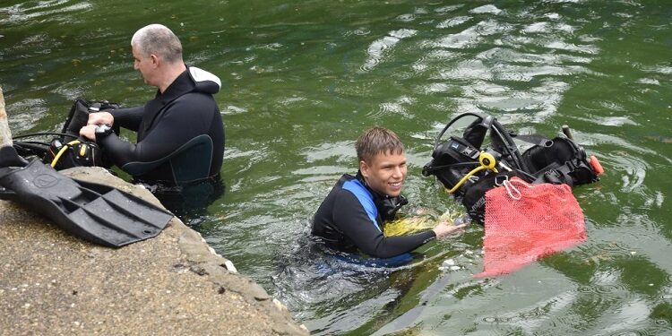 Belocrkvanski ronioci čistili Gradsko jezero