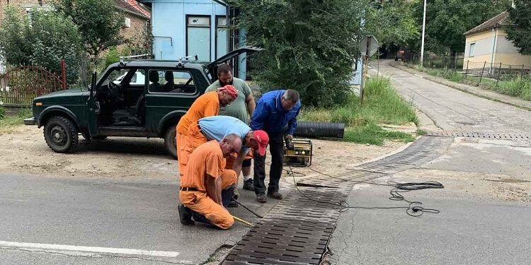 Vozači oprez: Popravlja se rešetka na putu kod Vazduhoplovne akademije