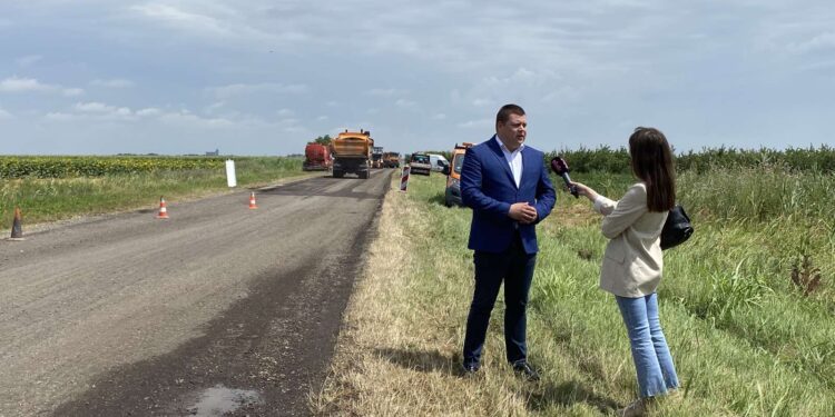 Predsednik Repac obišao radove na sanaciji puta do Jermenovaca