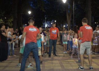 Haos animatori nastupaju u Gradskom parku u Beloj Crkvi