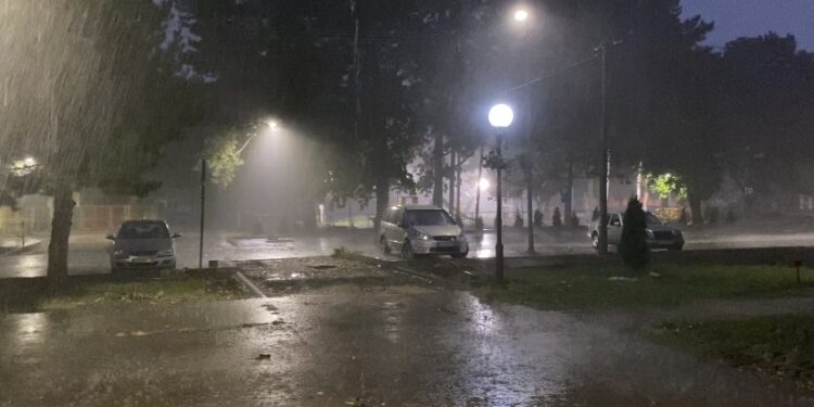 JP Polet otklanja posledice razornog vetra u Plandištu