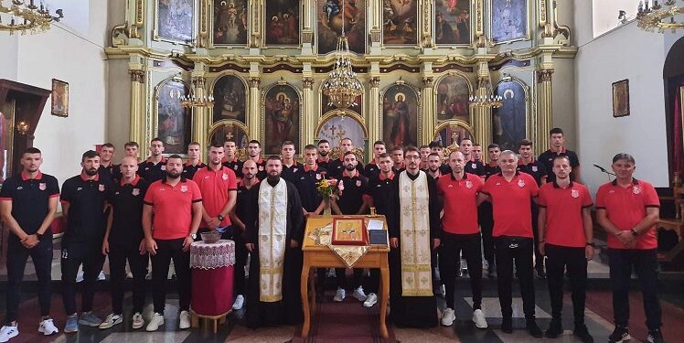 Fudbaleri i stručni štab OFK Vršca posetili Sabornu crkvu Svetog Nikole