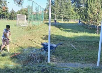 Meštani Hajdučice udruženi u radnoj akciji uređenja sportskih igrališta