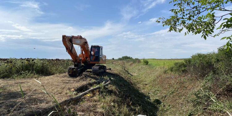 Plandište: Nastavak radova na uređenju kanalske mreže