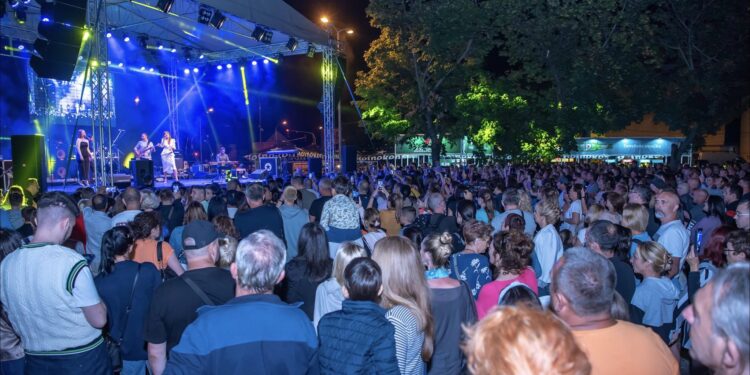 Gradonačelnik Zrenjanina uz tadicionalnu zdravicu otvorio 38. „Dane piva“