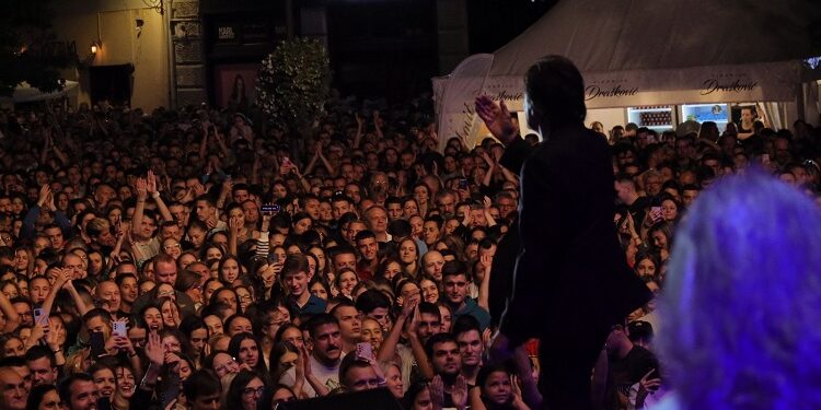 Spektakl za pamćenje: Zdravko Čolić zapalio Vršac