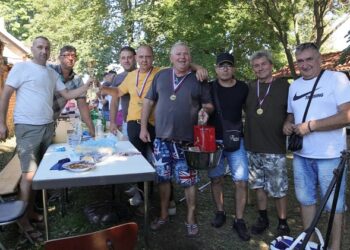 Kad lovci zaprže: Svake godine sve više učesnika i posetilaca na kuvanju gulaša u Šušari