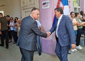 Bratislav Gašić posetio OO SNS Bela Crkva