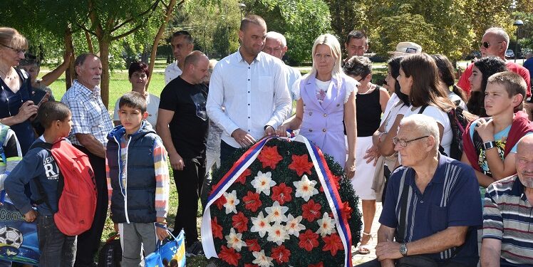 U Izbištu položeni venci povodom godišnjice rođenja Žarka Zrenjanina – Uče