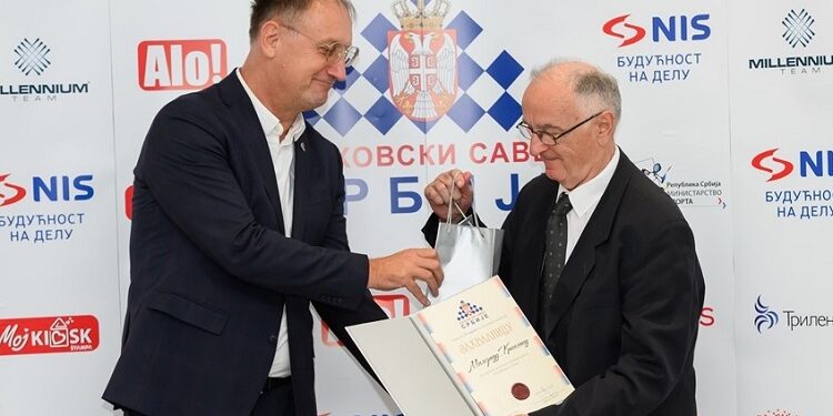 Vrščaninu Miloradu Kapelanu Zahvalnica za izuzetan doprinos razvoju šaha u Srbiji