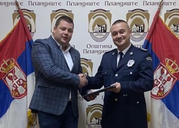 Predsednik Opštine Plandište uručio vrednu opremu Policijskoj stanici