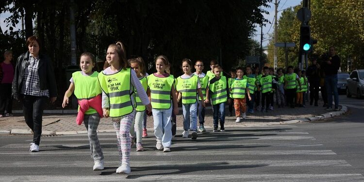 Decu u praksi treba učiti o bezbednosti u saobraćaju
