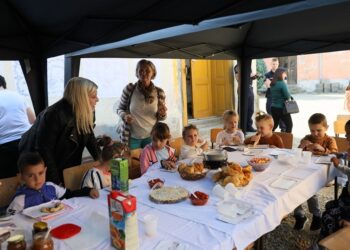 Udruženje žena u Gudurici pravilo poslastice za đake