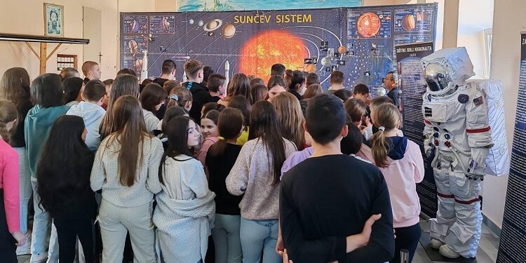 Astronomsko društvo „Planetarijum“ približilo svemir učenicima u Uljmi