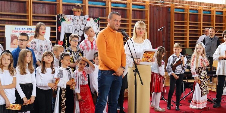 Hleb i so od ljudi prave prijatelje: U OŠ Mladost svečano obeležen Svetski dan hleba