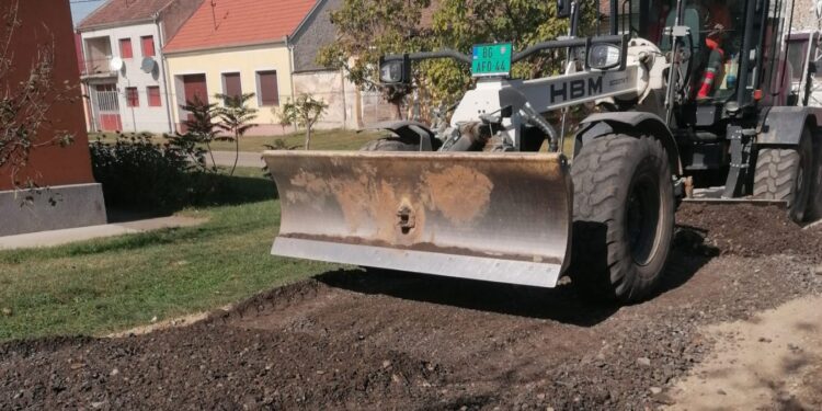 Uređuju se atarski putevi i neasfaltirane ulice u Banatskoj Palanci