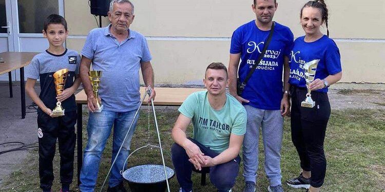 “Zlatni kotlić Hajdučice” u sigurnim rukama, manifestacija okupila veliki broj posetilaca