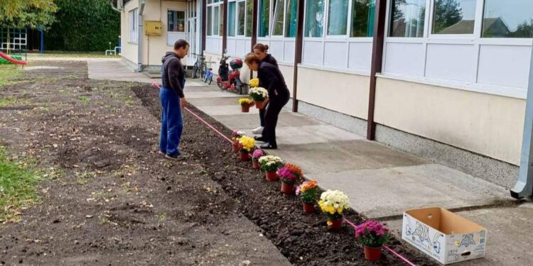 Uređuje se dvorište škole u Hajdučici