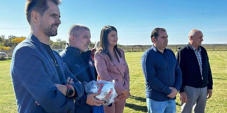 Lazetić posetio opštinu Alibunar: FSS donirao opremu klubovima u Dobrici i Janošiku