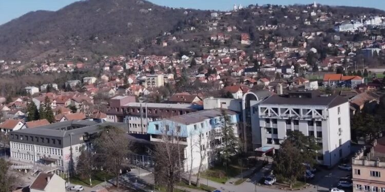 Vučić najavio rast plata za medicinare: Nije ni to dovoljno, ali je mnogo bolje