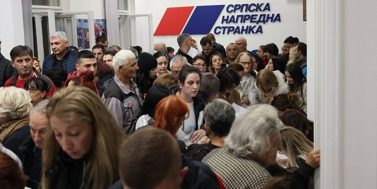 U Vršcu preko 1.100 potpisa podrške republičkoj listi SNS