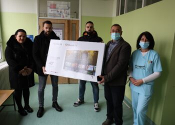 Udruženje mladih „Iz principa“: Dečjem dispanzeru donirali LCD televizor