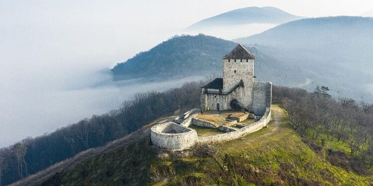 Mistična privlačnost Vršačkog zamka – Turistička atrakcija Srbije!