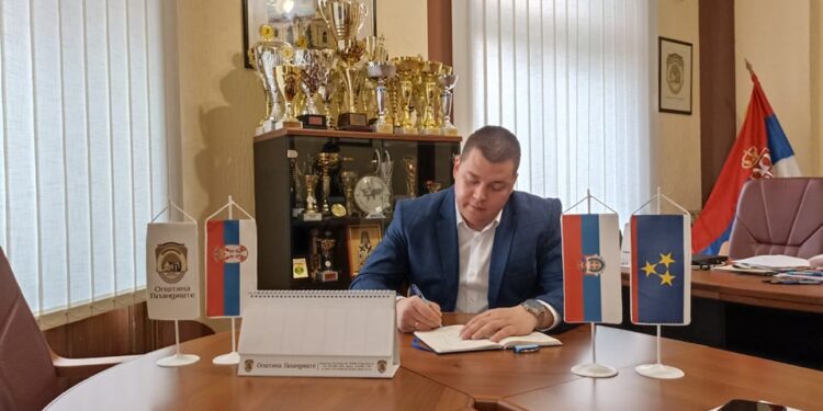 Predsednik Jovan Repac potpisao ugovor za sanaciju objekta FK Sloga Plandište