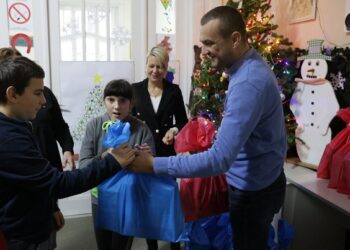 Grad Vršac obezbedio paketiće za učenike ŠOSO „Jelena Varjaški“