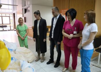 I nove vršačke bebe dobile novogodišnje paketiće od Grada Vršca