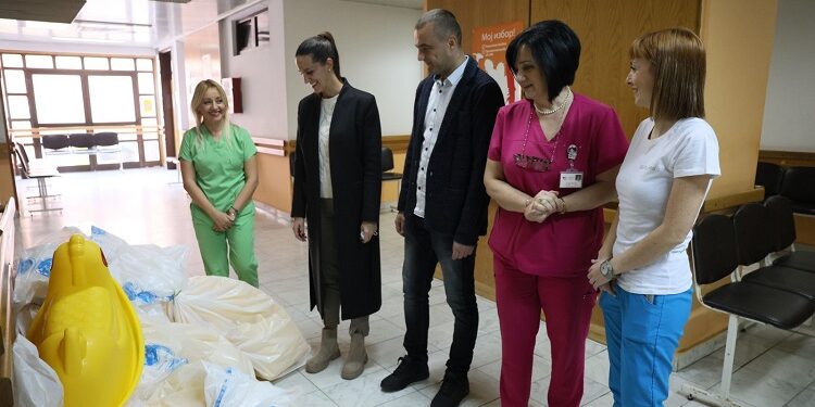I nove vršačke bebe dobile novogodišnje paketiće od Grada Vršca