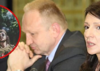 Đilasov pulen „protiv nasilja“, a u rukama automatska puška i pištolj, čitav arsenal oružja: Voleo bi da ove fotografije nestanu, ali…