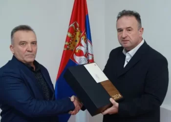 Predsednik Vučić ulepšao praznike Česima i Domu za decu i omladinu u Beloj Crkvi