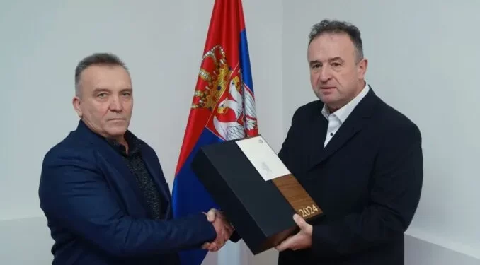 Predsednik Vučić ulepšao praznike Česima i Domu za decu i omladinu u Beloj Crkvi