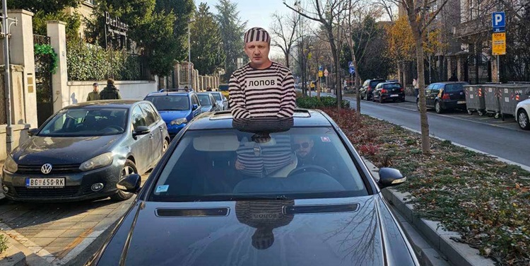 NAŠI prošetali Dragana Đilasa (FOTO/VIDEO)