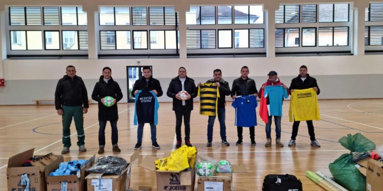 Fudbalski klubovi u opštini Bela Crkva dobili sportsku opremu